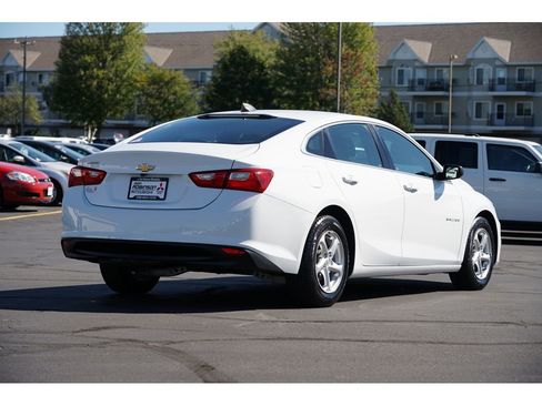 Used 2018 Chevrolet Malibu LS image 3