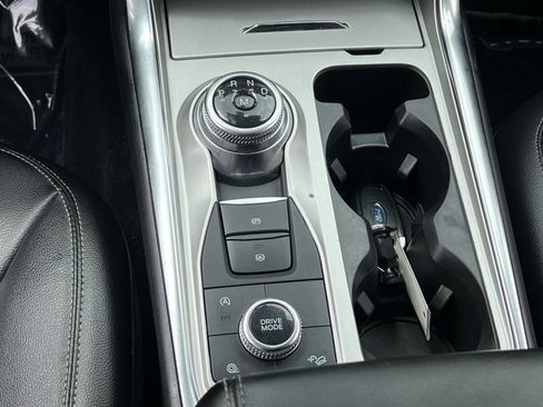 Used 2020 Ford Explorer XLT w/ Equipment Group 202A AWD/4WD image 21