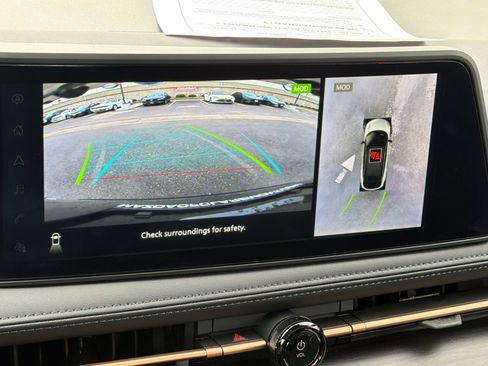 Used 2025 Nissan Ariya AWD image 16