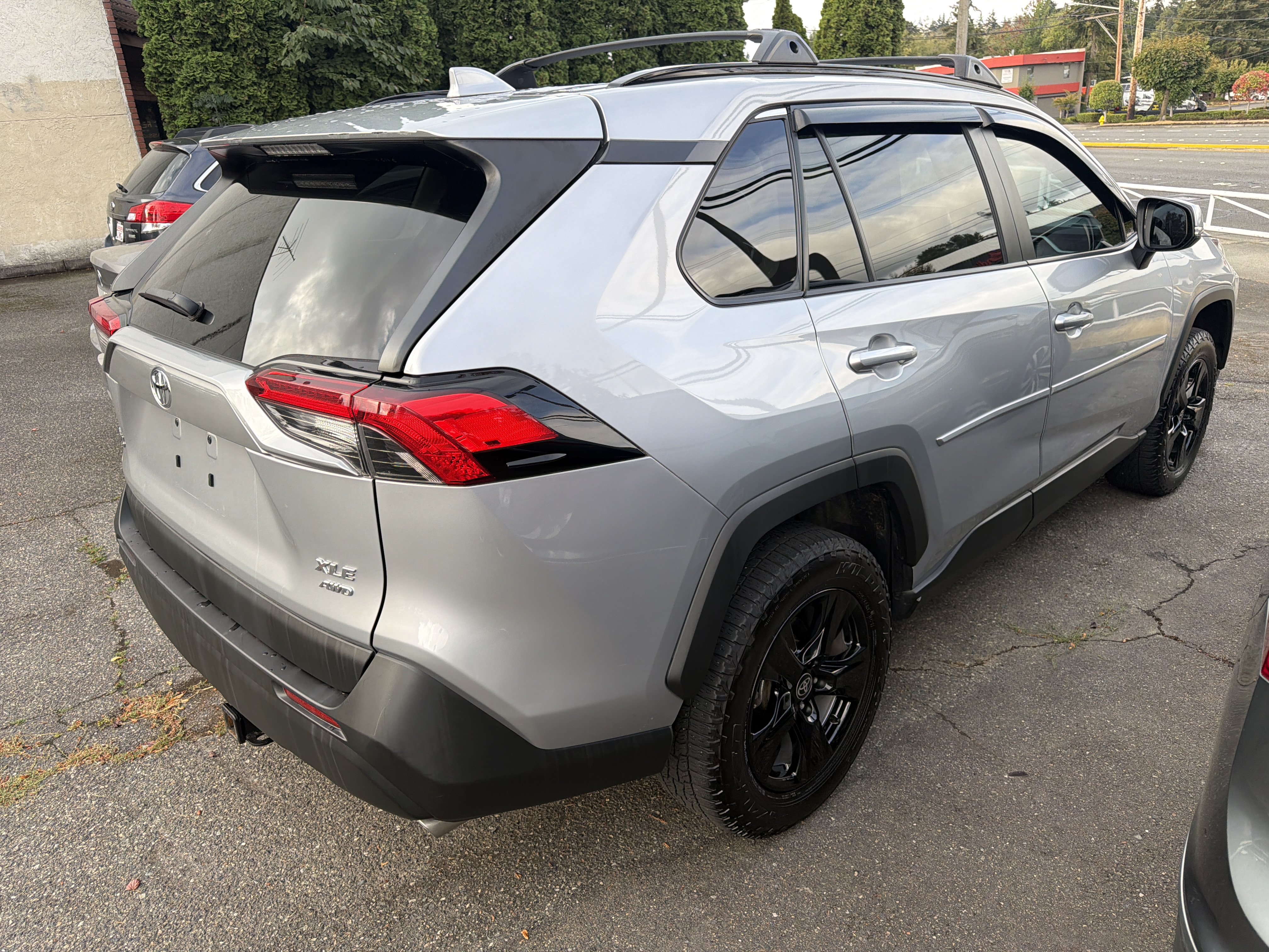 Used 2022 Toyota RAV4 XLE AWD/4WD image 3