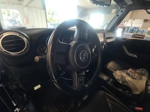 Used 2018 Jeep Wrangler Unlimited Sahara w/ Connectivity Group AWD/4WD image 8