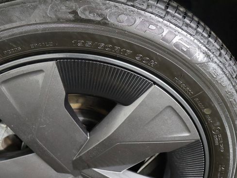 Used 2023 Toyota Prius LE image 19