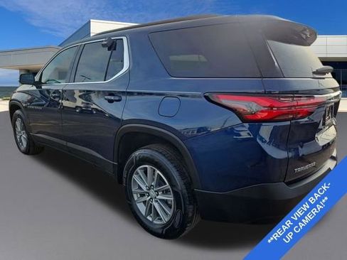 Used 2023 Chevrolet Traverse LT image 3