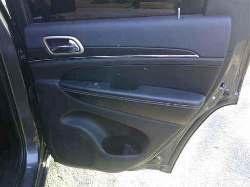 Used 2015 Jeep Grand Cherokee Limited w/ Trailer Tow Group IV AWD/4WD image 18