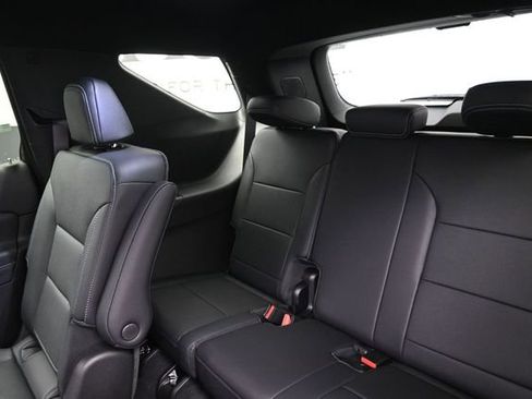 New 2026 Chevrolet Traverse LT w/ Midnight/Sport Edition AWD/4WD image 9