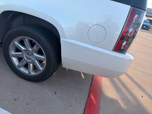 Used 2014 GMC Yukon XL Denali image 15