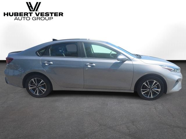Used 2024 Kia Forte LXS w/ LXS Technology Package FWD image 5