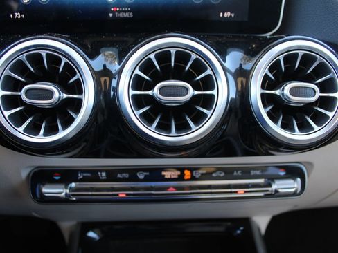 Used 2021 Mercedes-Benz GLA 250 GLA 250 image 38