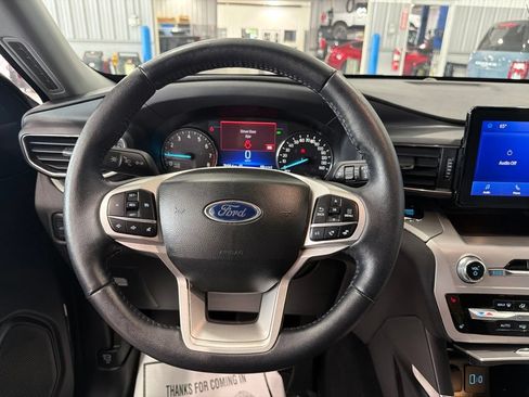 Used 2023 Ford Explorer XLT w/ XLT Sport Appearance Package AWD/4WD image 20