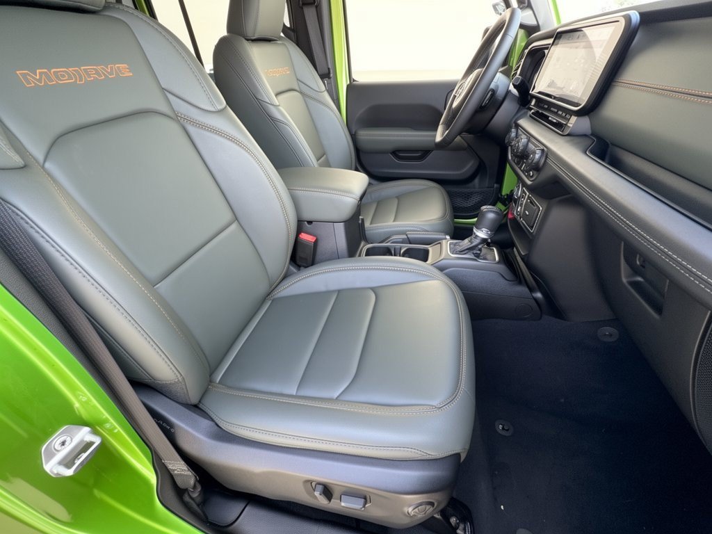 Used 2025 Jeep Gladiator Mojave w/ Convenience Group AWD/4WD image 30