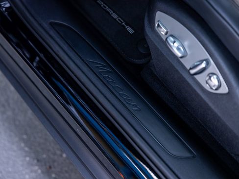 Certified 2024 Porsche Macan w/ Premium Plus Package AWD/4WD image 27