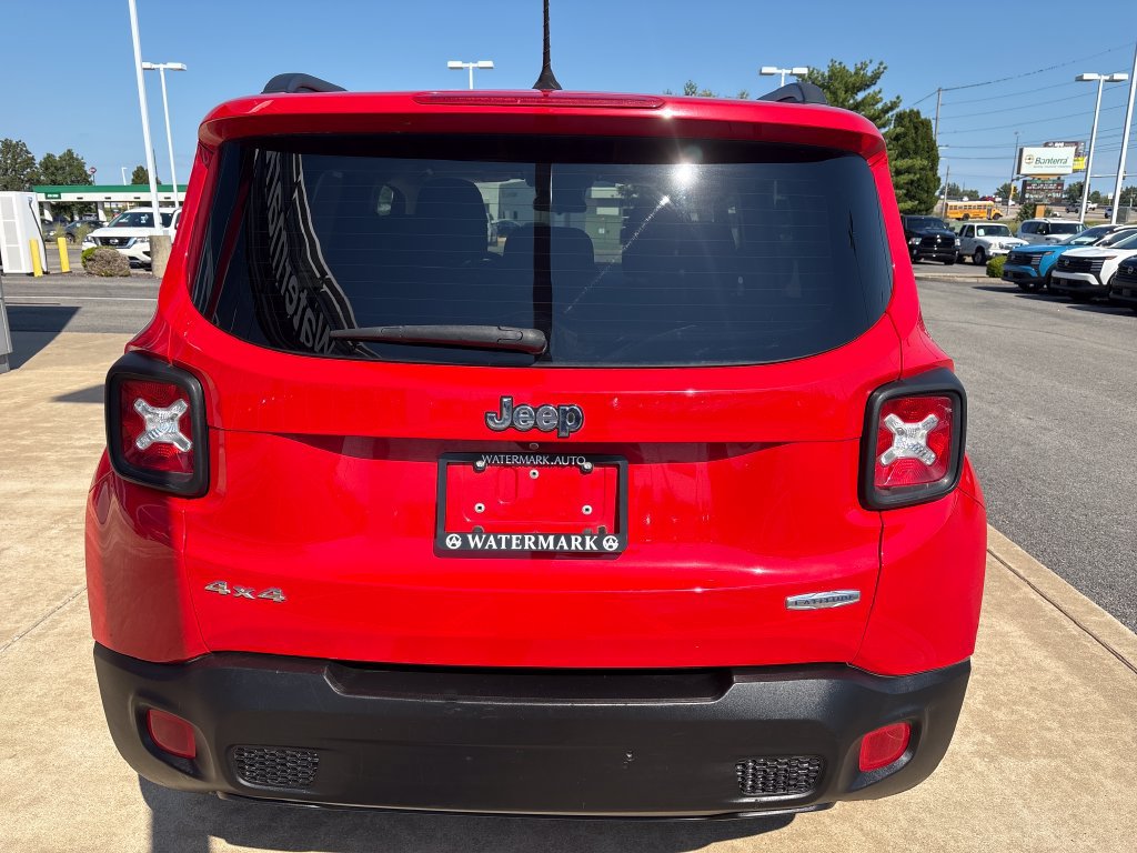 Used 2017 Jeep Renegade Latitude AWD/4WD image 4