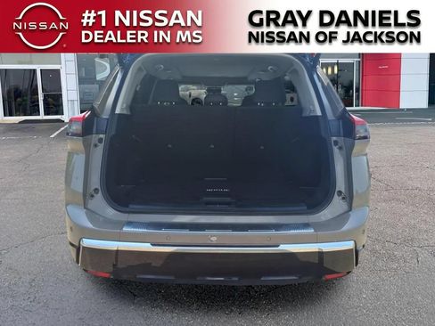 Certified 2025 Nissan Rogue Platinum w/ Tech Package FWD image 9