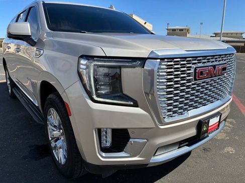 Used 2022 GMC Yukon XL Denali image 8