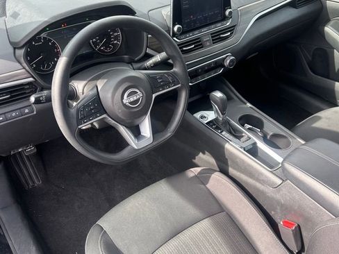 Used 2025 Nissan Altima 2.5 SV image 16