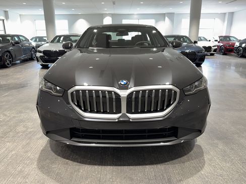 New 2026 BMW 530i w/ Premium Package image 2