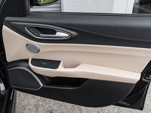 Used 2023 Alfa Romeo Giulia Lusso w/ Quick Order Package 22Z Lusso image 23