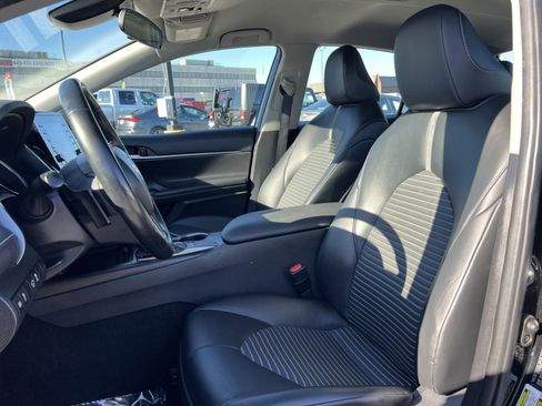 Used 2023 Toyota Camry SE image 13