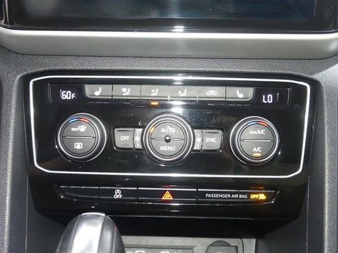 Used 2022 Volkswagen Atlas Cross Sport SE w/ Panoramic Sunroof Package image 37