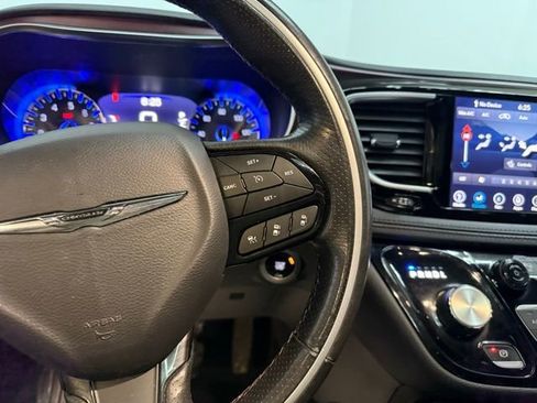 Used 2020 Chrysler Pacifica Limited image 23