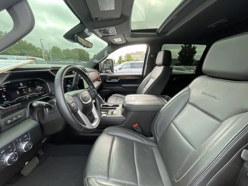 Used 2024 GMC Sierra 3500 Denali w/ Denali Reserve Package AWD/4WD image 5