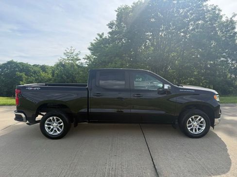 Used 2023 Chevrolet Silverado 1500 LT AWD/4WD image 2