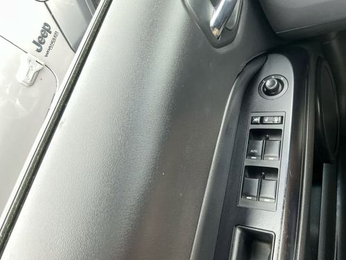 Used 2016 Jeep Patriot High Altitude FWD image 20
