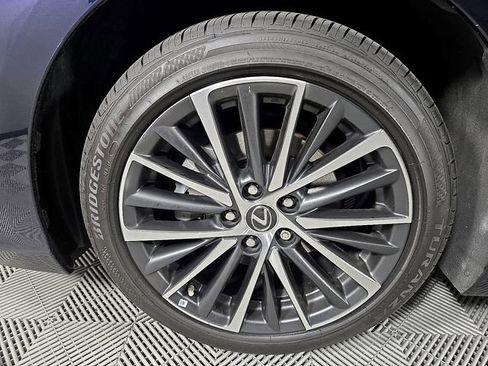 Certified 2022 Lexus ES 300h w/ Premium Package image 10