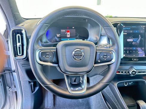 Used 2024 Volvo XC40 B5 Core image 29
