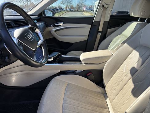 Used 2021 Audi e-tron Premium Plus image 16