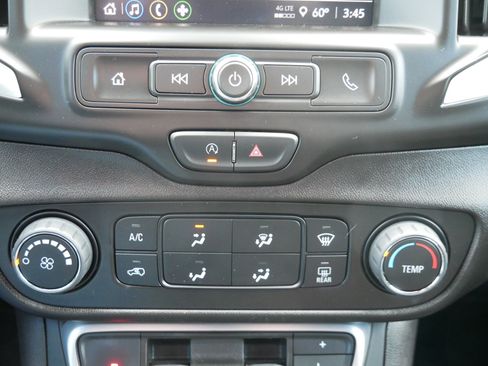Used 2024 GMC Terrain SLE AWD/4WD image 23