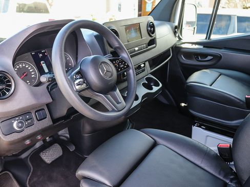 Used 2024 Mercedes-Benz Sprinter 2500 image 25