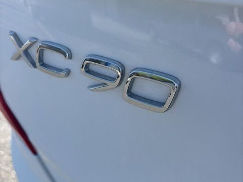 Used 2024 Volvo XC90 T8 Plus w/ Protection Package Premier image 4