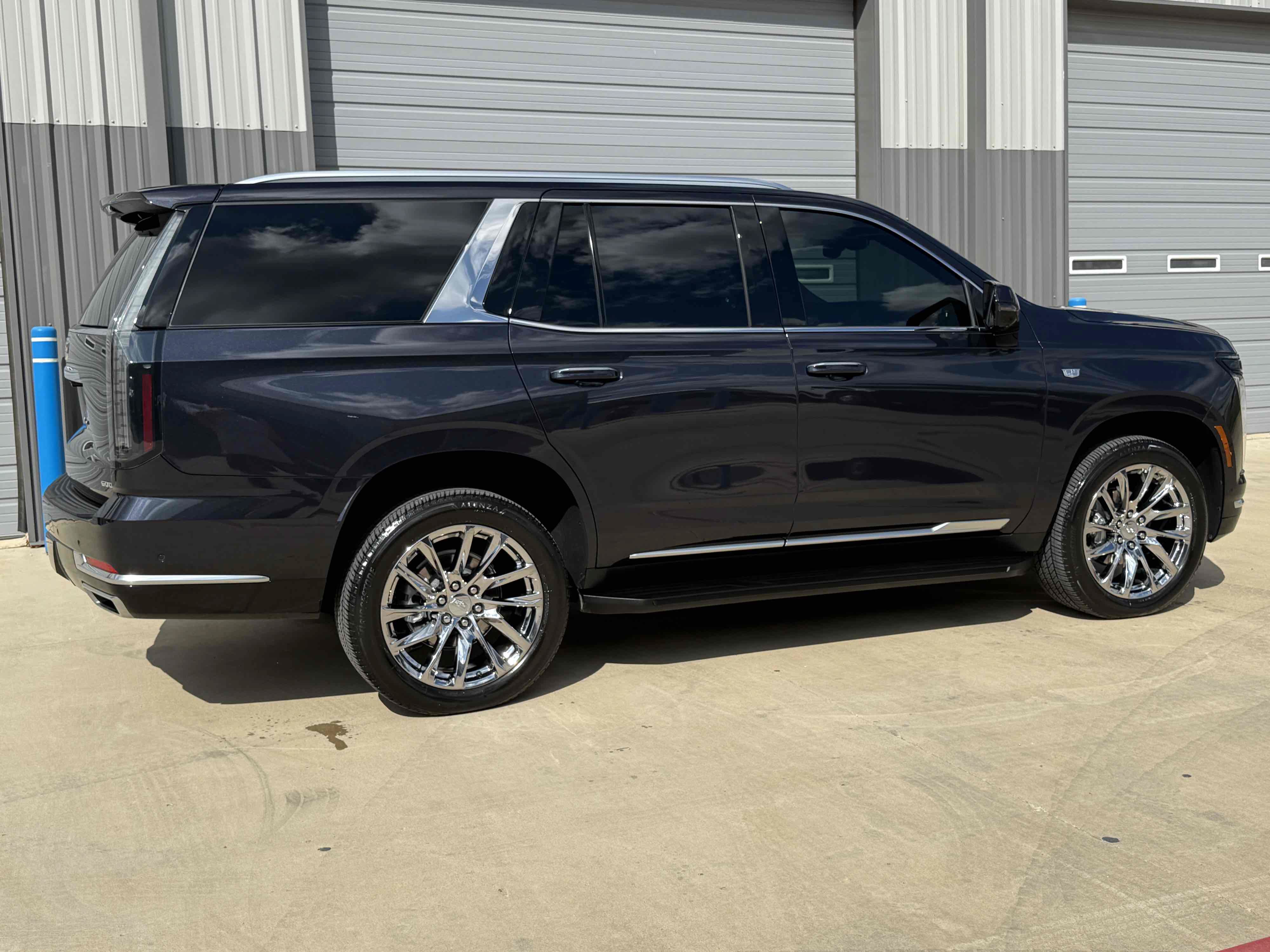 Used 2025 Cadillac Escalade Premium Luxury AWD/4WD image 31