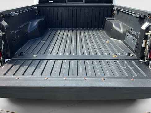 Used 2019 Toyota Tacoma SR w/ SR Convenience Package RWD image 9