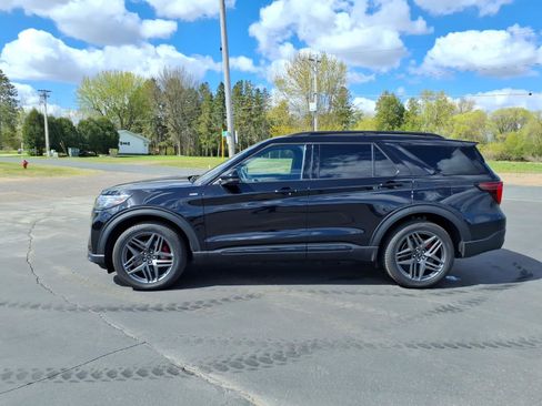 Used 2025 Ford Explorer ST-Line w/ Premium Package AWD/4WD image 2