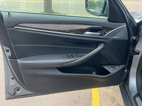 Used 2019 BMW 530e xDrive w/ Convenience Package image 11