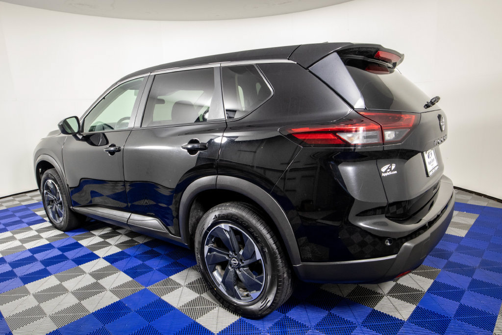 Used 2025 Nissan Rogue SV FWD image 8