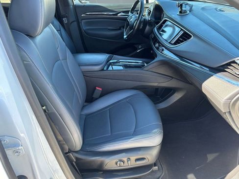 Used 2022 Buick Enclave Essence image 29