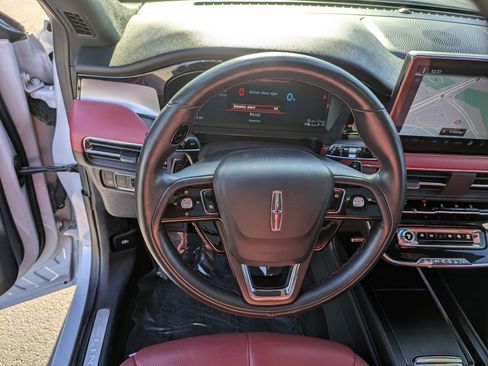 Used 2025 Lincoln Corsair Grand Touring image 17