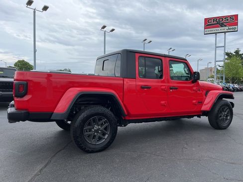 Used 2024 Jeep Gladiator Sport AWD/4WD image 46