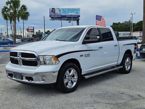 Used 2018 RAM 1500 Classic SLT AWD/4WD image 3