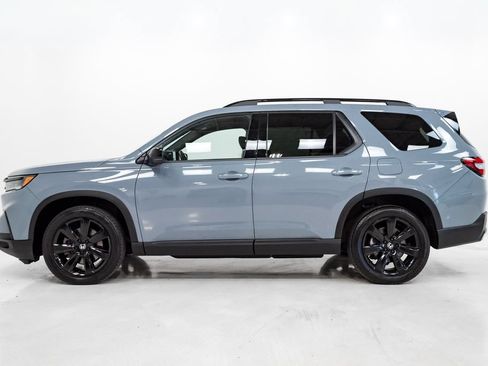 Used 2025 Honda Pilot Black Edition image 28