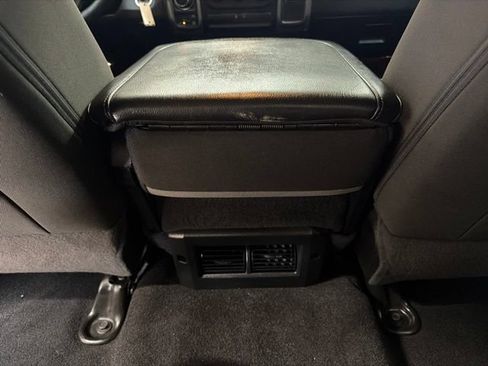 Used 2022 RAM 1500 Classic SLT AWD/4WD image 17