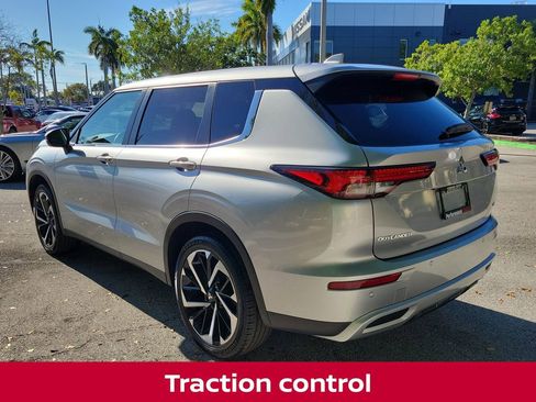 Used 2024 Mitsubishi Outlander SE image 6