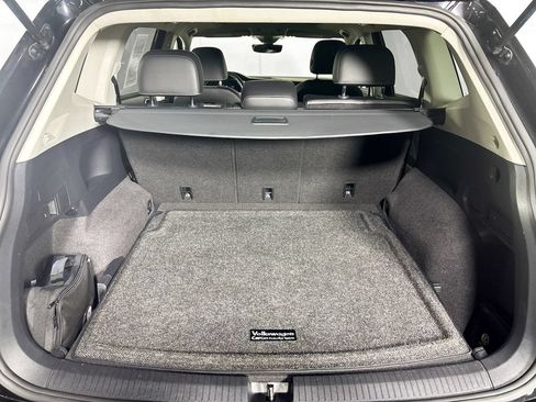 Certified 2022 Volkswagen Tiguan SE w/ Panoramic Sunroof Package AWD/4WD image 22