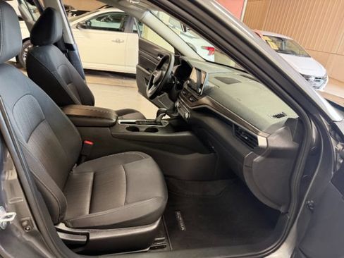 Used 2025 Nissan Altima 2.5 SV FWD image 30