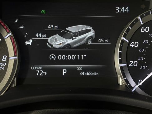 Used 2025 Toyota Highlander XLE FWD image 20