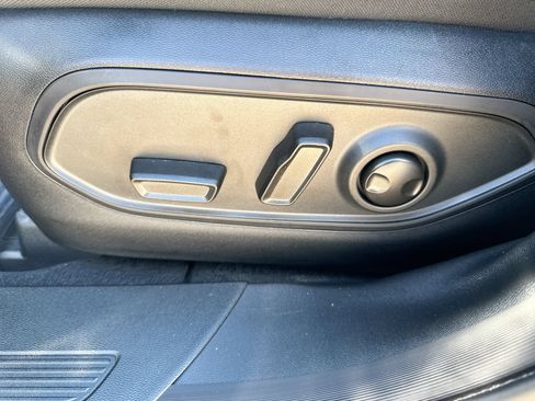 Used 2026 Jeep Cherokee Laredo AWD/4WD image 12