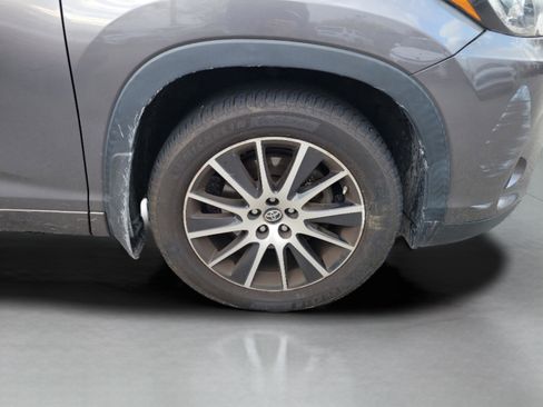 Used 2018 Toyota Highlander SE image 15